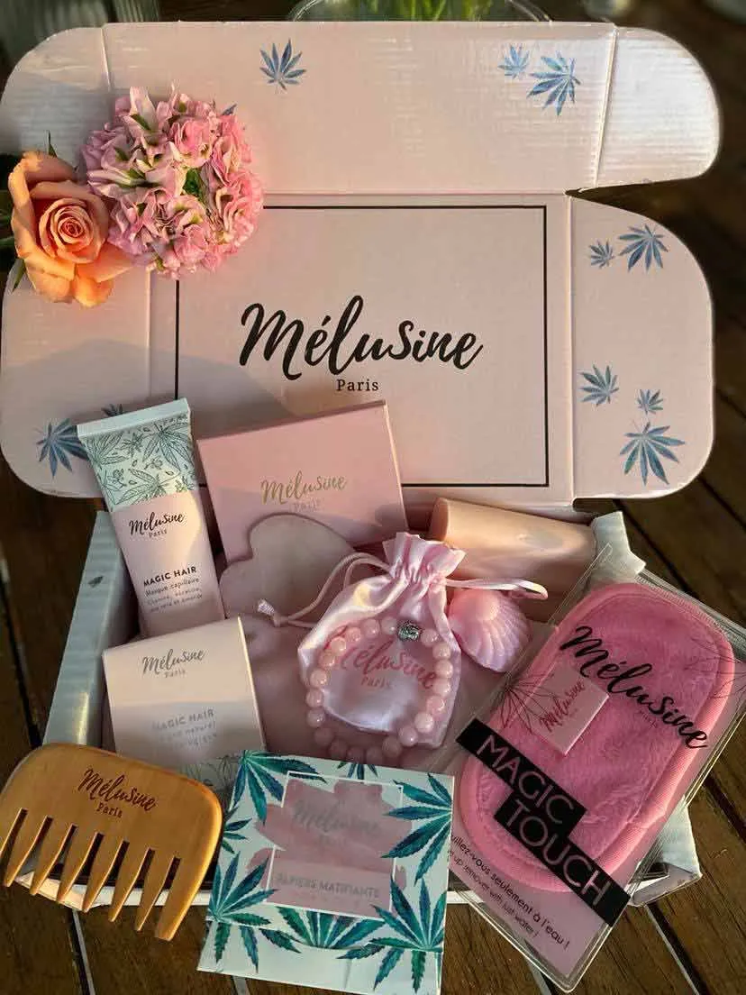 Mélusine Pink Box box maquillage 8 soins visage cheveux